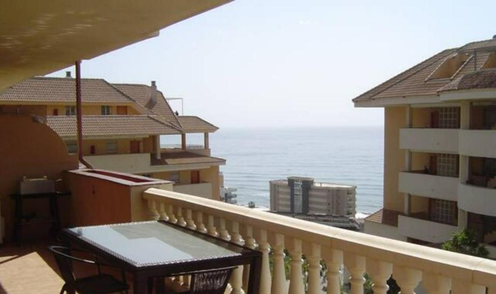 דירות פואנגירולה Piso Playa Carvajal מראה חיצוני תמונה